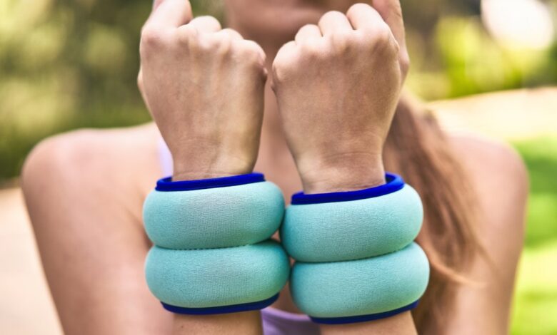 does-adding-wrist-weights-to-your-walk-really-give-you-a-better-workout?